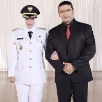 Nabilla Ashraff merupakan anak Ashraff Khan pernikahannya dengan Fadia A Rafiq yang kini menjabat sebagai Bupati Pekalongan periode 2021-2026. Fadia sendiri merupakan anak dari legenda penyanyi dangdut A Rafiq. (Instagram/ashraff_abu)