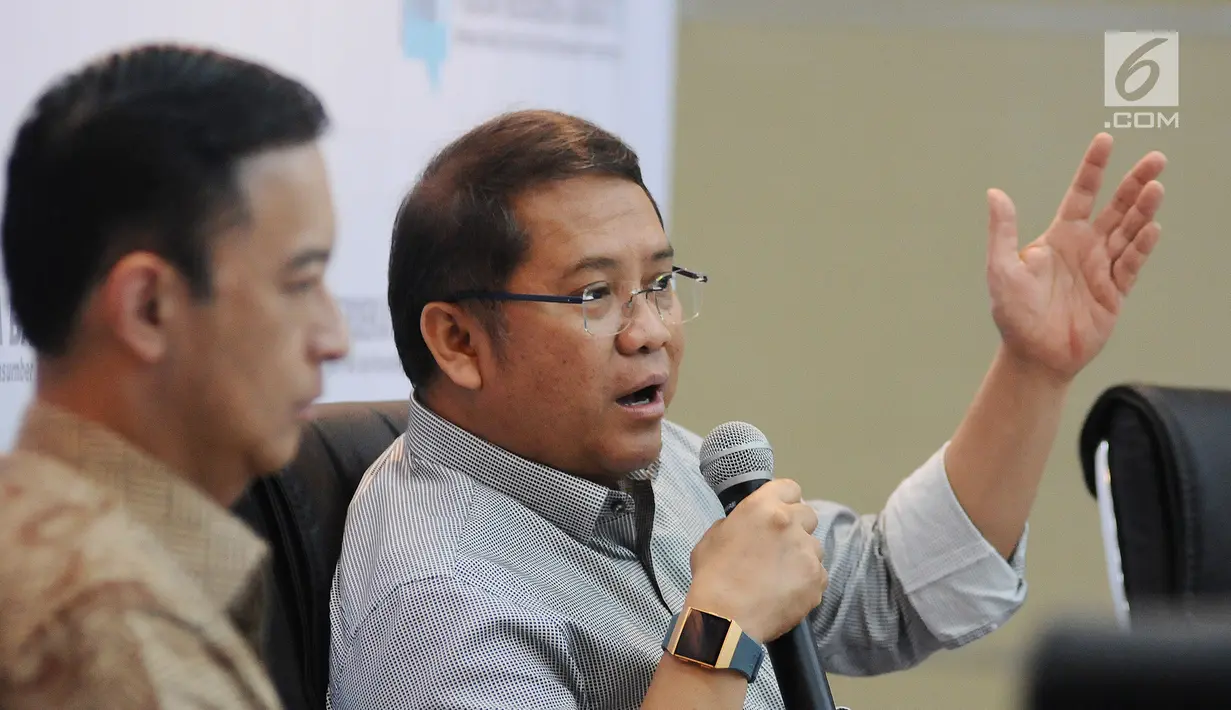 Menkominfo Rudiantara memberi penjelasan saat diskusi FMB 9 bertajuk 'Investasi Unicorn untuk Siapa?' di Jakarta, Selasa (26/2). FMB 9 ini membahas potret e-commerce dan start-up Indonesia di masa depan. (Liputan6.com/Herman Zakharia)