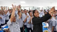 Jokowi ikut menikmati santap siang di kantin pabrik Yamaha Indonesia