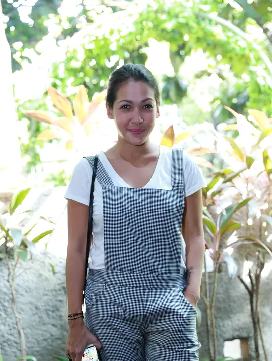 Mieke Amalia dampingi Tora Sudiro di acara konferensi pers 'Botakin Selebriti Shave For Hope 2015' di Patio, Kebayoran Baru, Jakarta Selatan, Selasa (11/8/2015). (Wimbarsana/Bintang.com)