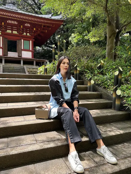 Paula yang tengah menikmati liburan di Jepang bersama keluarganya sukses mencuri perhatian. [Foto: IG/paula_verhoeven].