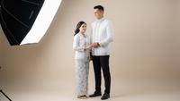 7 Inspirasi Kebaya Couple Modern untuk Lamaran dan Prewedding, Siap Tampil Serasi