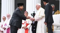 Presiden Jokowi bertemu Paus Fransiskus di Istana Negara, Jakarta, Rabu (4/9/2024) didampingi sejumlah menteri. Salah satunya, Menteri Pertahanan RI, Prabowo Subianto. (Foto: Dok. Instagram @prabowo)