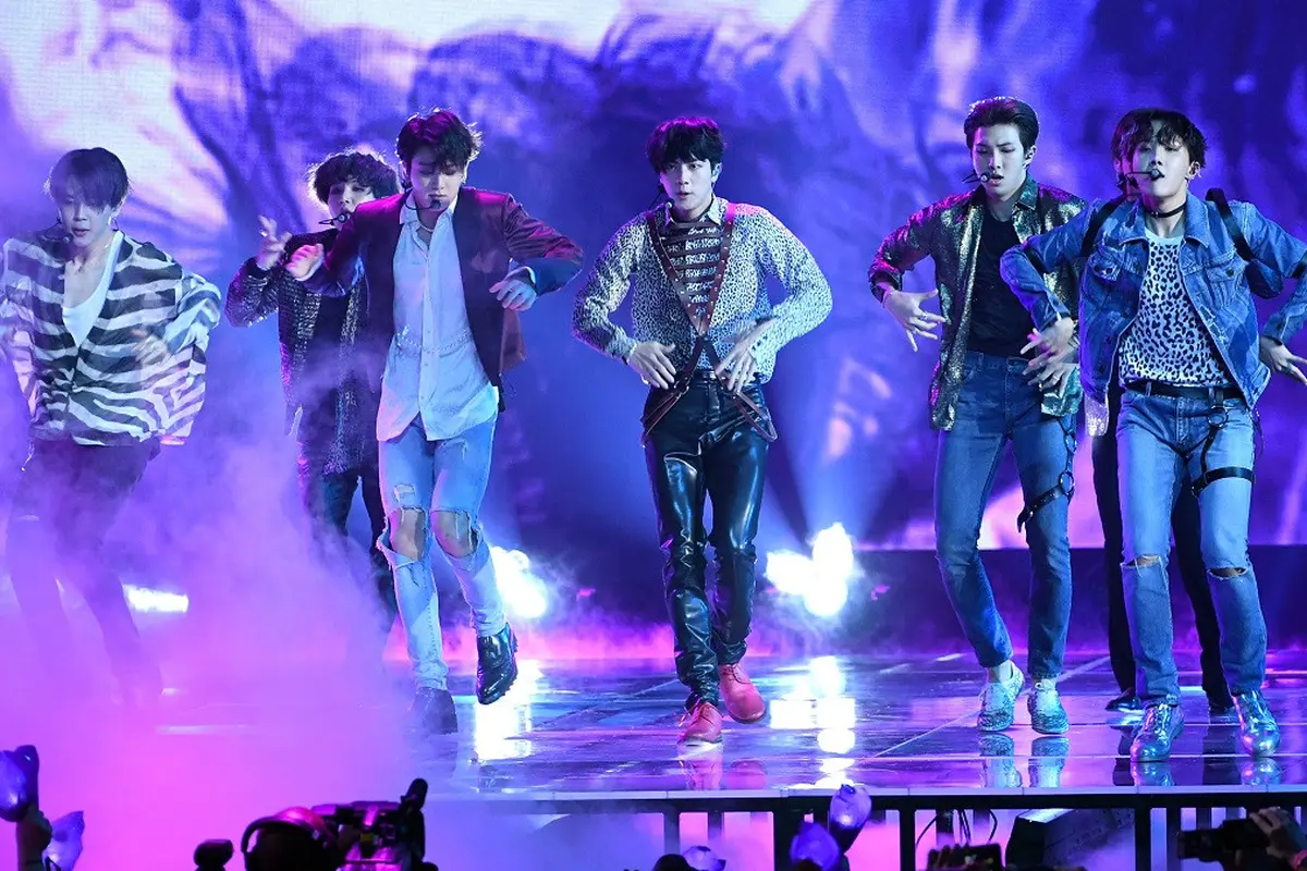 [Bintang] BTS Kembali Dinobatkan Jadi Top Social Artist di Billboard Music Awards 2018