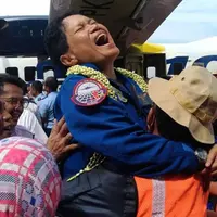 Inilah curahan hati Esther Gayatri, pilot perempuan yang pertama kali menerbangkan pesawat N219. (Foto: Antara/Ajat Sudrajat)