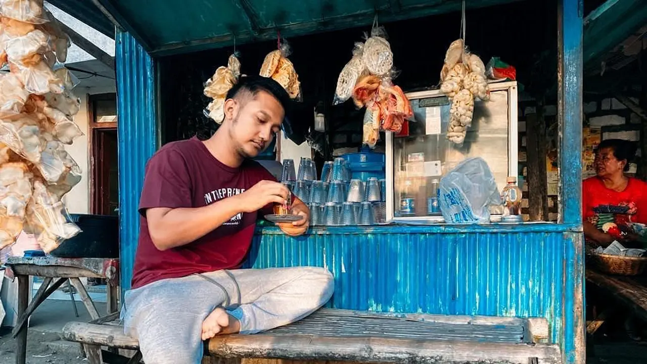 Dituduh Pansos soal Gala Sky, Ini 6 Potret Gaya Sederhana Tom Liwafa