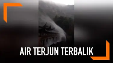 Air terjun yang seharusnya jatuh kebawah, seakan kembali ke hulu karena tertiup angin yang sangat kencang. Kejadian unik yang merupakan suatu fenomena alam langka ini terjadi pada air terjun di Kota Taizhou, China.