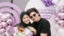 “Happy birthday istriku.. semoga seneng sama tas, bunga, dan kuenya 😅 Bahagia terus yaaa jangan mikirin omongan orang.. ku disini bersamamu..” tulis Atta Halilintar. (Foto: Instagram/ attahalilintar)