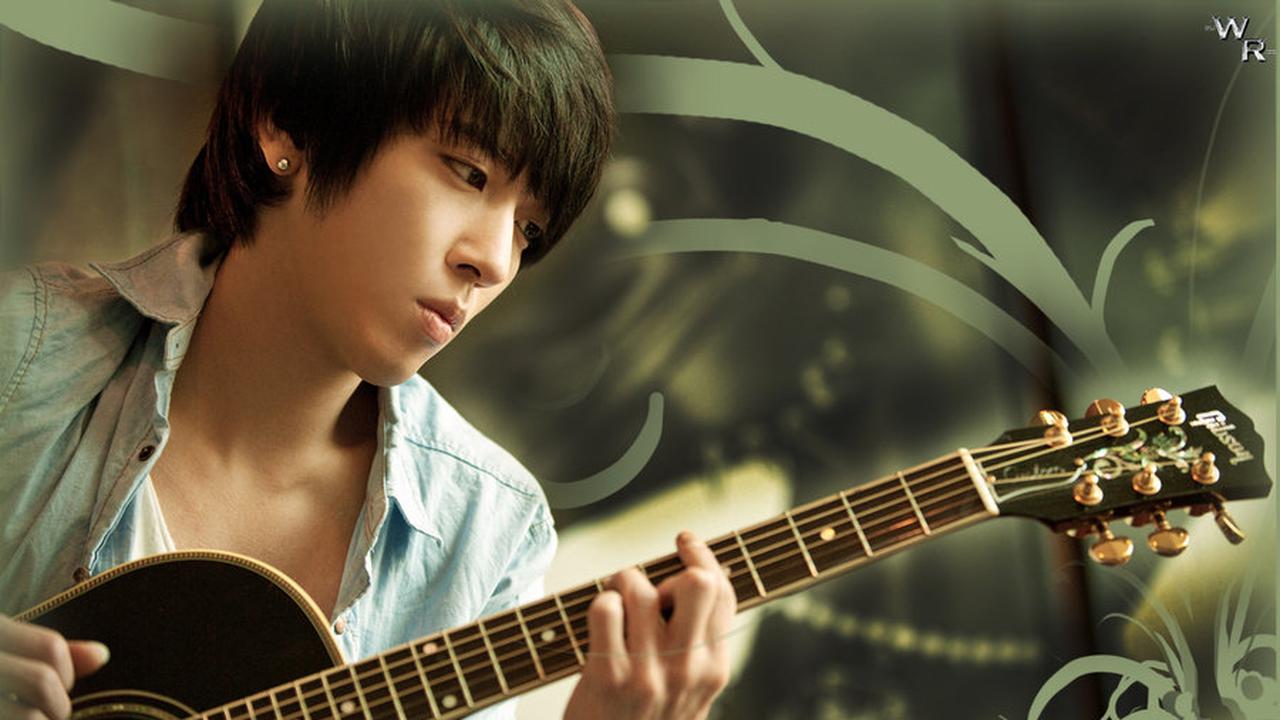 Tatapan Maut Jung Yong Hwa Buat Penggemar Lumer