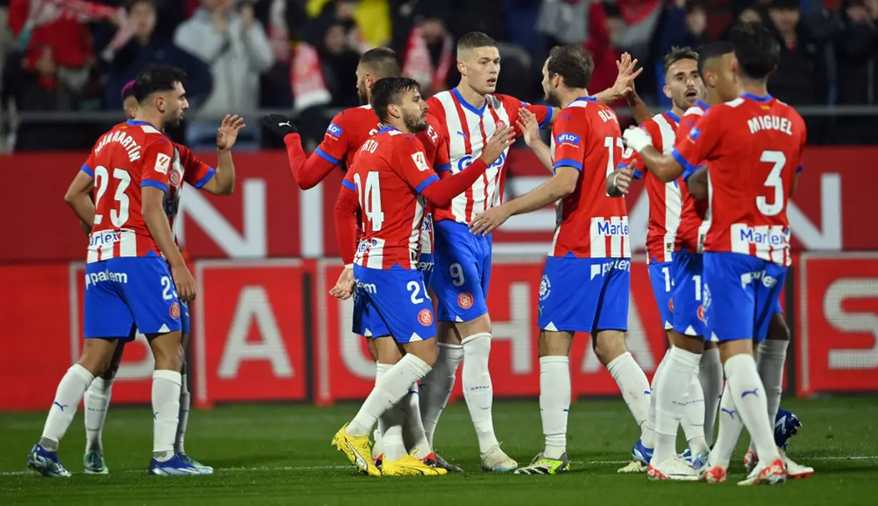 Alaves tidak mampu memberikan banyak perlawanan. Saat pemain sayap kanan Girona Yan Couto dilanggar di kotak penalti untuk menghasilkan hadiah penalti bagi tuan rumah pada menit ke-59, Dovbyk sukses menjadi eksekutor. (Pau BARRENA/AFP)