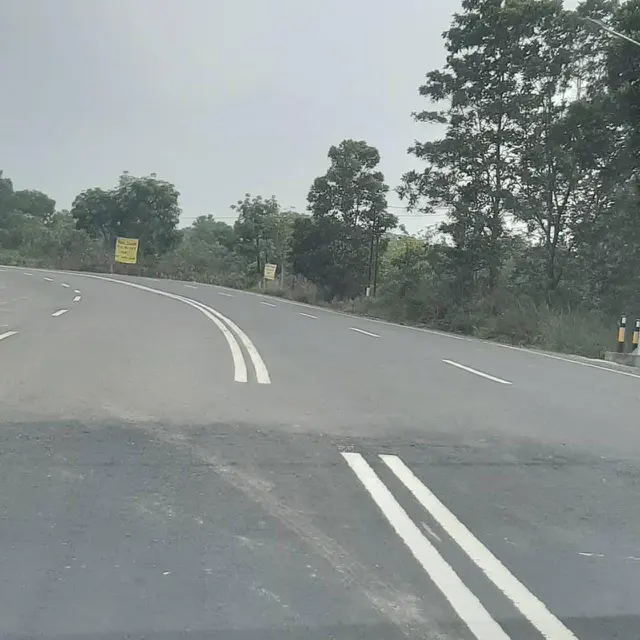 10 Potret Garis Pada Markah Jalan Ini Bikin Pengendara Bingung
