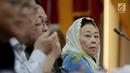 Istri almarhum Gus Dur, Sinta Nuriyah Wahid saat menghadiri pertemuan Gerakan Suluh Kebangsaan dengan KPU di Gedung KPU, Jakarta, Rabu (10/4). Gerakan Suluh Kebangsaan juga menolak delegitimasi yang disuarakan oleh sejumlah pihak. (merdeka.com/Iqbal S. Nugroho)