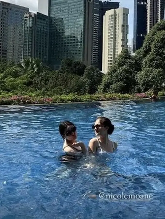 Outfit Laura Moane Liburan ke Thailand. [@its_lauramoane2]