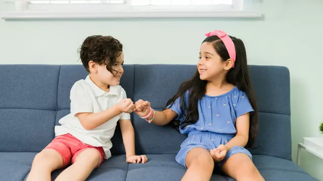 3 Cara Efektif Mengajarkan Kecerdasan Emosional pada Anak Sejak Dini agar Tumbuh Percaya Diri (Foto dok : Freepik/tonodiaz)