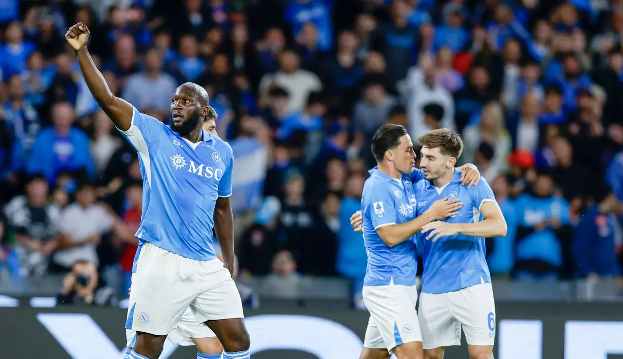 Dua tim teratas akan menjalani laga sisa yang penuh tantangan. Dan tak menutup kemungkinan gelar juara harus ditentukan lewat partai play-off. Kini Napoli punya 78 poin sementara Inter Milan menempel dengan 77 poin. (Alessandro Garofalo/LaPresse via AP)