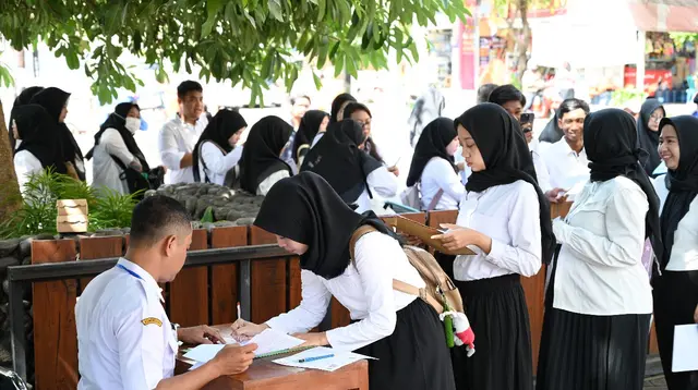 Para peserta tes CPNS di Banyuwangi ikuti tes SKD (Istimewa)