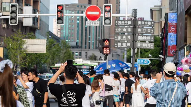 FOTO: Hari Valentine China, Lampu Lalu Lintas Tampilkan Bentuk Hati