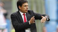 Chris Coleman saat memberikan instruksi di laga Inggris vs Wales (Chris Coleman REUTERS/Carl Recine)