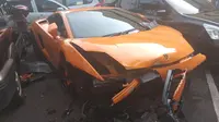 Mobil Lamborghini Rusak Parah Usai Kecelakaan di Jalan MH Thamrin, Jakarta Pusat, Selasa 24 Desember 2019. (Foto: Ady Anugrahadi/Liputan6.com)