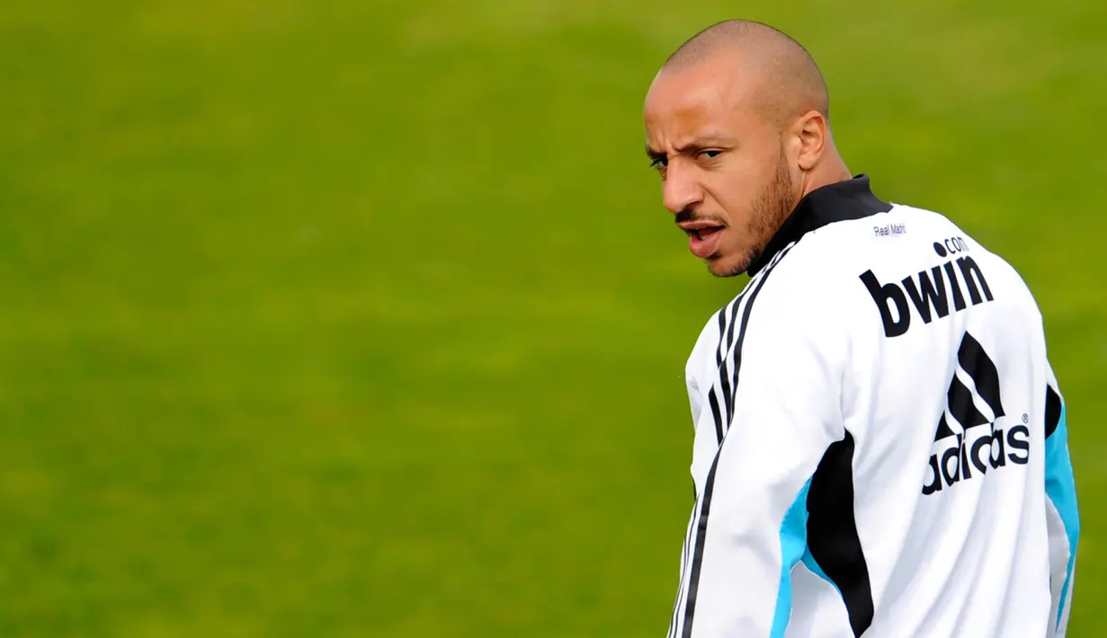 Gelandang asal Prancis, Julien Faubert saat mengikuti sesi latihan di Madrid pada tanggal 30 April 2009. Pemain 34 tahun ini pernah berseragam Cannes, Bordeaux, dan West Ham United dan Real Madrid. (AFP Photo/Pierre Philippe Marcou)