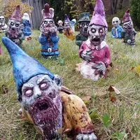 Meski zombie, tapi mereka sama sekali nggak menyeramkan. Bahkan bikin taman rumahmu jadi lebih berwarna. (Via: boredpanda.com)