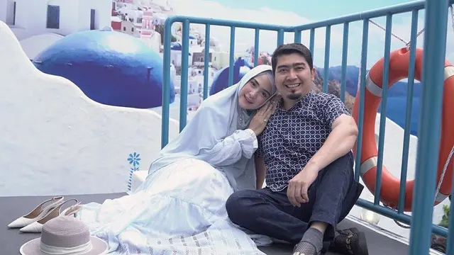 7 Potret Mesra Ustaz Solmed dan April Jasmine yang Jarang Tersorot