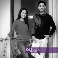 Senyum ceria Natasha Wilona dan Verrell Bramasta menjalani pemotretan secara khusus dilokasi syuting Anak Sekolahan. Fotografer: Adrian Putra, DI: Muhammad Iqbal Nurfajri/Bintang.com. (Adrian Putra/Bintang.com)