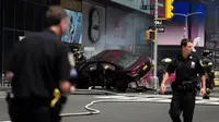 Video Detik-Detik Mobil Menerobos Trotoar Times Square New York 