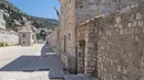 Kompleks Lazzarettos, sebuah fasilitas karantina abad pertengahan di Dubrovnik, Kroasia, Rabu (15/4/2020). Hingga 15 April 2020, Kroasia melaporkan 1.741 kasus terkonfirmasi virus corona COVID-19. (Xinhua/Pixsell/Grgo Jelavic)