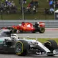 Seorang engineer ketahuan mencuri data performa mobil dari tim balap Mercedes AMG Petronas yang dikendarai Lewis Hamilton.