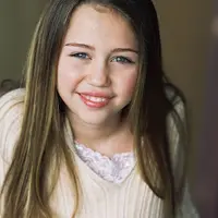 Kecantikan sempurna sepertinya sudah dianugerahkan Tuhan pada Miley Cyrus kecil (dailymail.co.uk)