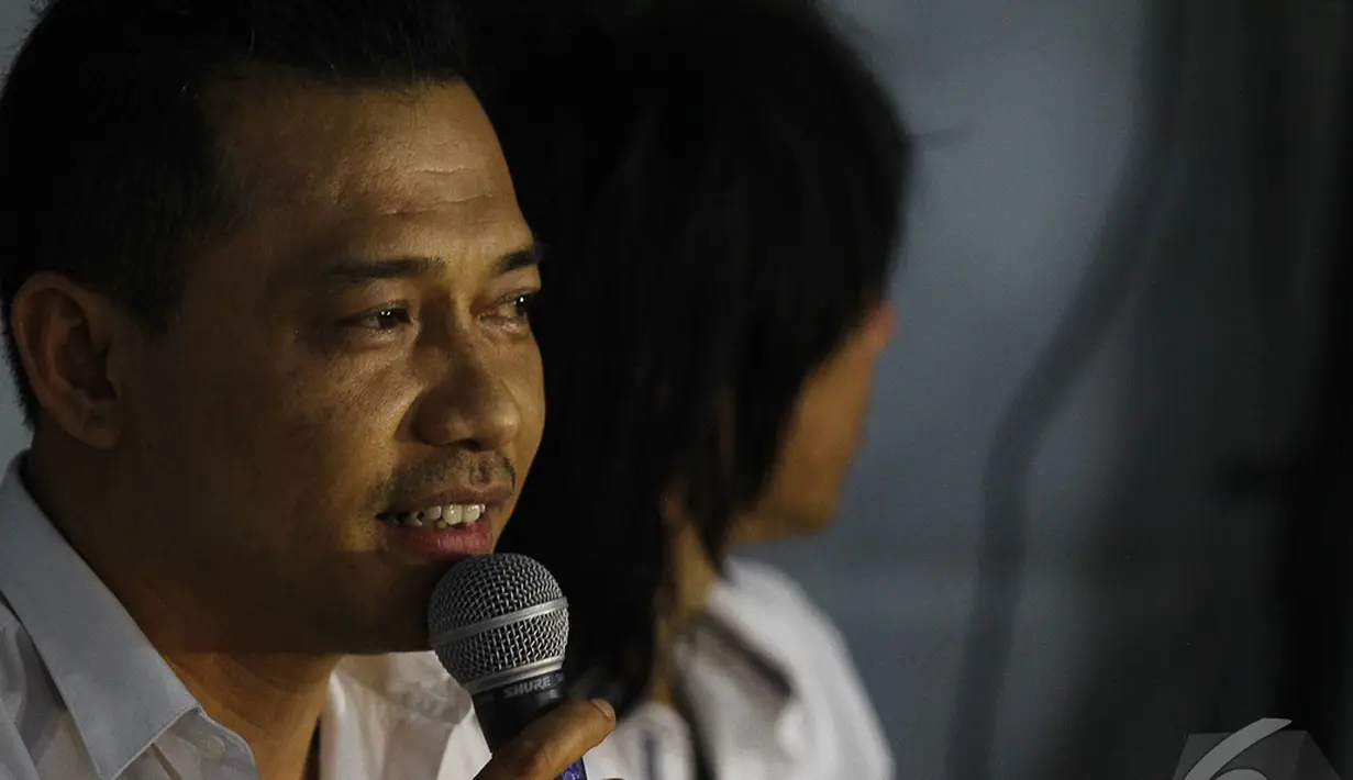 Kendati pada pemilihan presiden lalu Anang mendukung pasangan Prabowo-Hatta, hari ini dia bersedia datang dan ikut meramaikan konser Salam 3 Jari, Jakarta, Senin (20/10/2014) (Liputan6.com/Faizal Fanani)