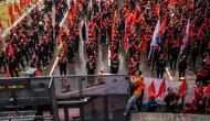 Para elemen buruh juga mengungkap sejumlah alasan terkait tuntutan kenaikan UMP 2025. (JUNI KRISWANTO/AFP)