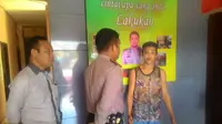 Lelaki mabuk asal Palembang kini ditahan di Polsek Kertapati gara-gara mencuri motor. (Liputan6.com/Raden Fajar)