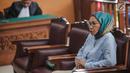 Terdakwa kasus dugaan penyebaran berita bohong atau hoaks Ratna Sarumpaet menjalani sidang dengan agenda pembacaan tuntutan oleh Jaksa Penuntut Umum di PN Jakarta Selatan, Selasa (28/5/2019). Ratna dituntut 6 tahun penjara di kasus penyebaran berita bohong atau hoaks. (Liputan6.com/Faizal Fanani)
