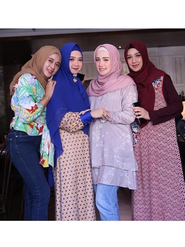 6 Potret Dina Lorenza Awet Muda di Usia 44 Tahun, Bak ABG