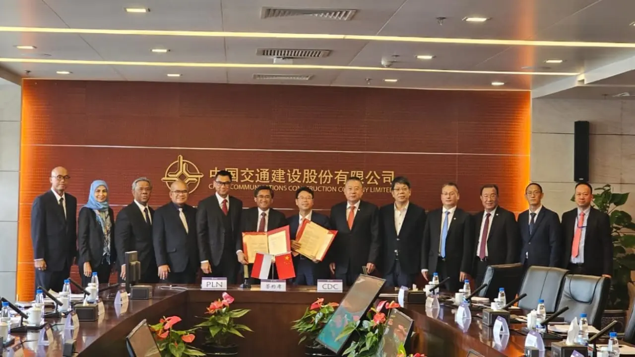 PT PLN (Persero) menjalin kesepakatan bisnis dengan perusahaan konstruksi China Communications Construction Dredging Co Ltd (CCCC) di Beijing, China