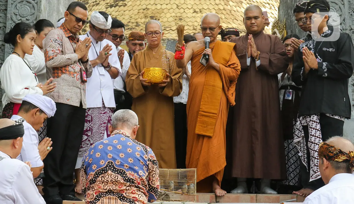 Selain itu, dalam ada subtema yang diusung dalam Perayaan Tri Suci Waisak tahun 2025/2569 BE, yakni Bersatu Mewujudkan Damai Waisak untuk Kebahagiaan Semua Makhluk. (Liputan6.com/Herman Zakharia)