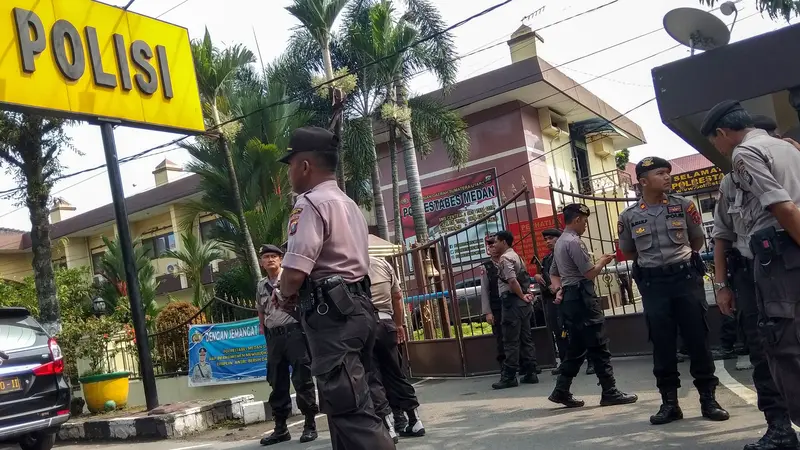 Teror Bom Bunuh Diri di Mapolrestabes Medan