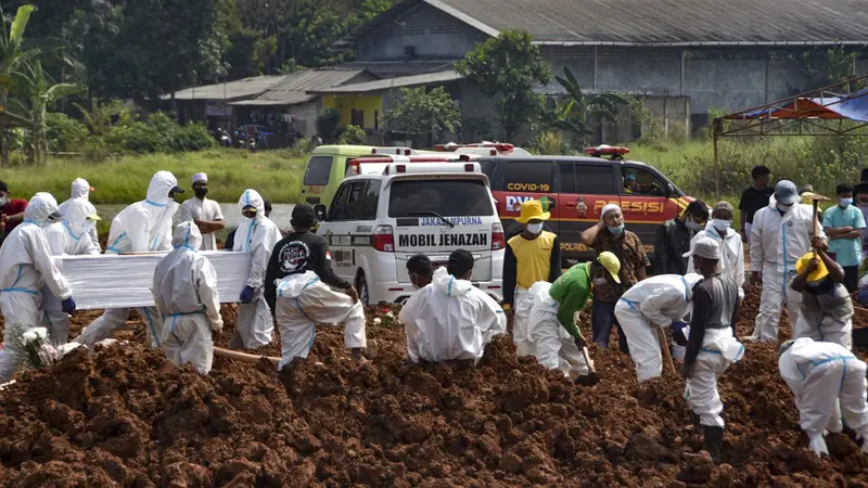 FOTO: Berjibaku Melawan Gelombang Virus Corona COVID-19 di Indonesia