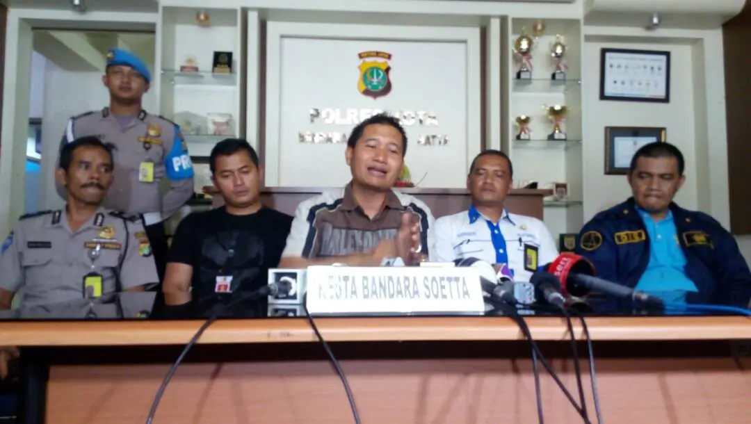 Press Conference Kasat Narkoba Bandara Soekarno Hatta Kompol Martua Silitonga terkait kasus Iwa K