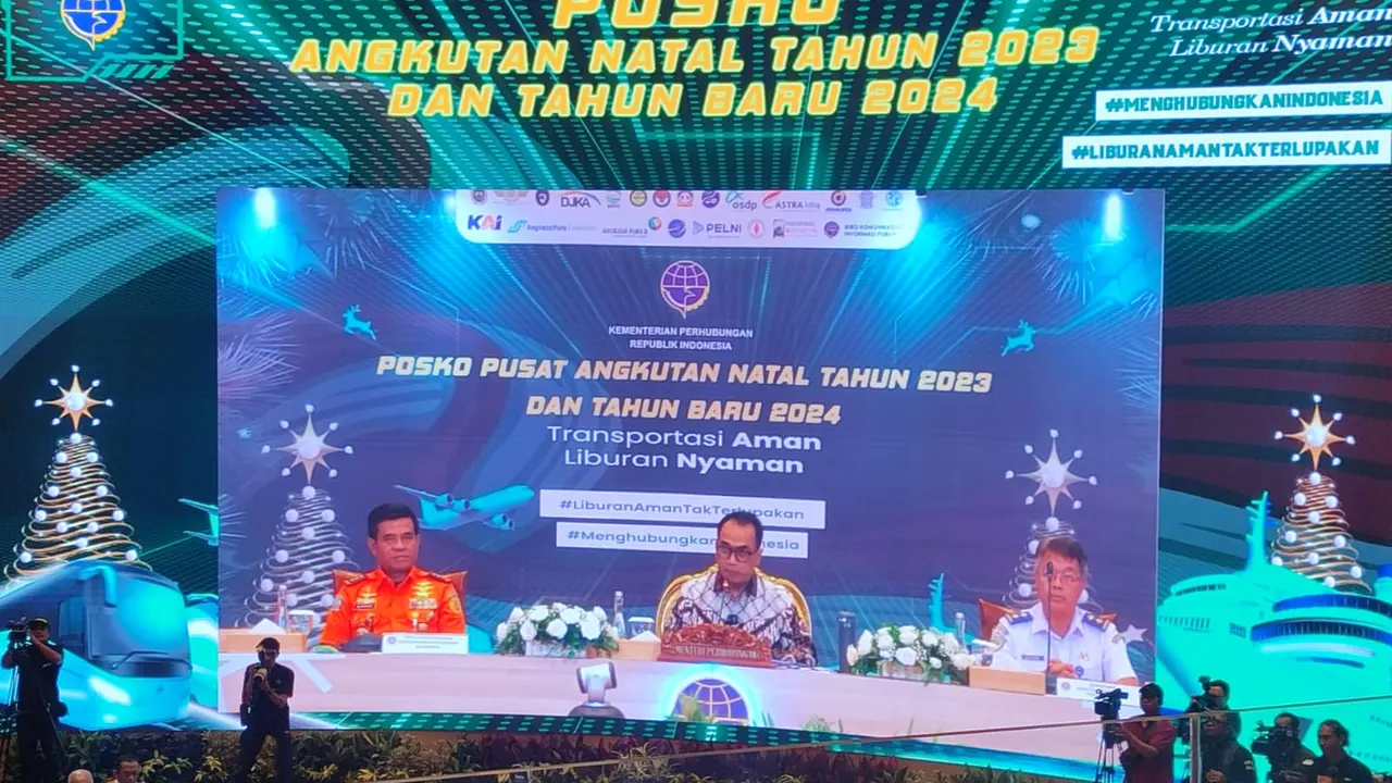 Menteri Perhubungan Budi Karya Sumadi membuka PoskoNatal 2023 dan Tahun Baru 2024 (Nataru) di Kantor Kementerian Perhubungan, Jakarta, Selasa (19/12/2023).