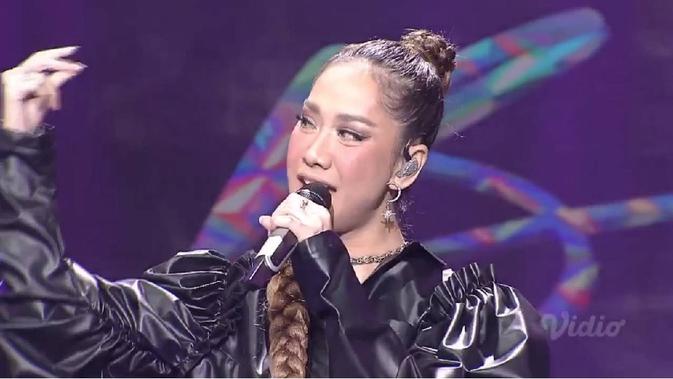 Bunga Citra Lestari saat penampilan di Batara Spekta Gala Show