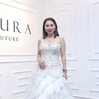 Femmy Permatasari fitting baju (Deki Prayoga/Fimela.com)