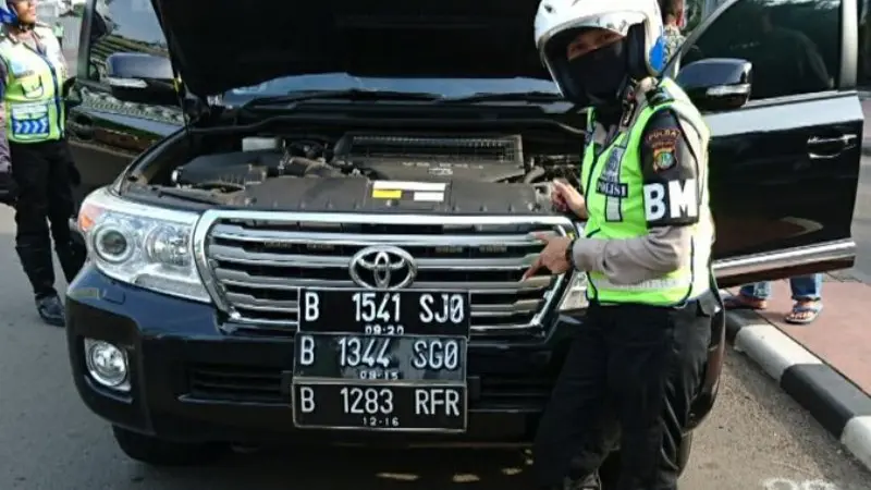 aturan ganjil-genap, plat mobil palsu