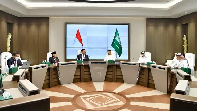 Menteri Koordinator Bidang Kemaritiman dan Investasi (Menko Marves) Luhut Binsar Pandjaitan saat kunjungan kerjanya ke Riyadh, Arab Saudi