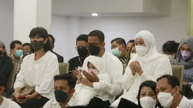 7 Momen Pengajian Sekaligus Doa Bersama untuk Vanessa Angel dan Bibi Ardiansyah