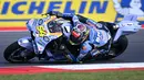 Pembalap tim BK8 Gresini Racing,  Fermin Aldeguer berlaga pada balapan MotoGP Indonesia 2025 di Sirkuit Mandalika, Lombok, pada Minggu (5/10/2025). (AFP/Sonny Tumbelaka). (AFP/Sonny Tumbelaka).