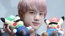 Jin BTS mengaku ia akan menghajar setiap personel BTS yang merusak mainan kesayangannya. (Foto: koreaboo.com)