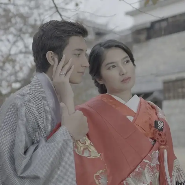 Adu Akting di Sinetron Baru, Ini 6 Potret Ochi Rosdiana dan Junior Robert Serasi Pakai Kimono